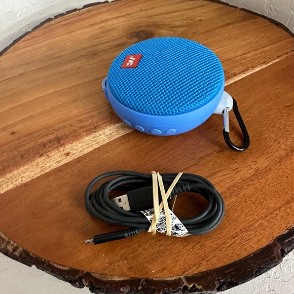 JVC Portable Wireless Speaker - Picture 1 of 8